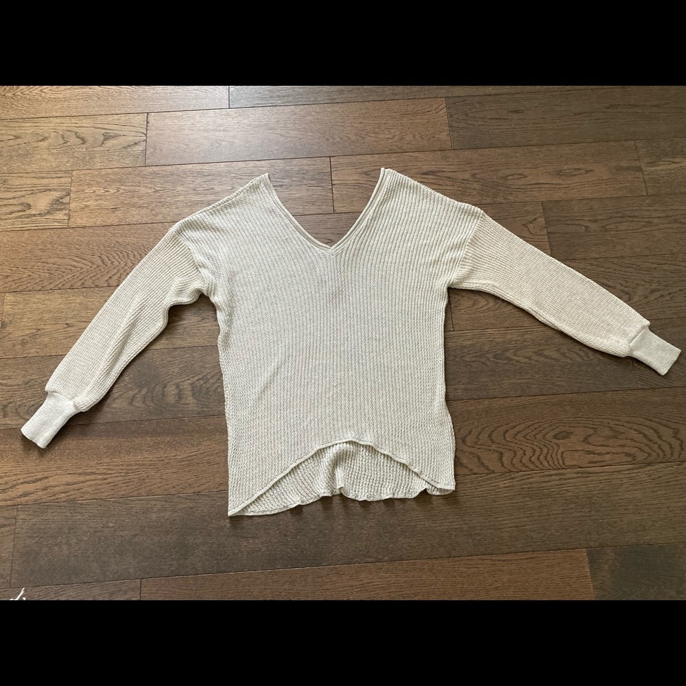 Zara v neck cream knit sweater, size small